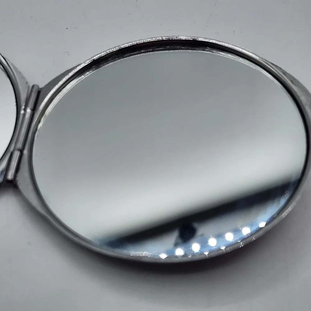 Vtg Pin Up Girl Compact Mirror Camera Art Double Magnification Retro‎